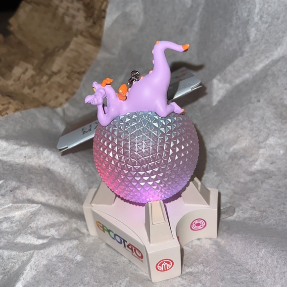 Spaceship Earth with Figment Light-Up Ornament – EPCOT 40th Anniversary - Picture 5 of 14